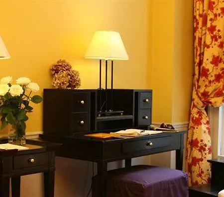 Otel Le Lavoisier & 4*