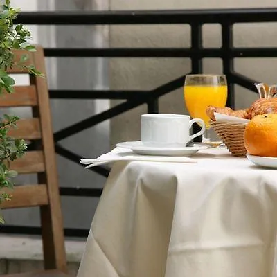 Otel Le Lavoisier & 4*