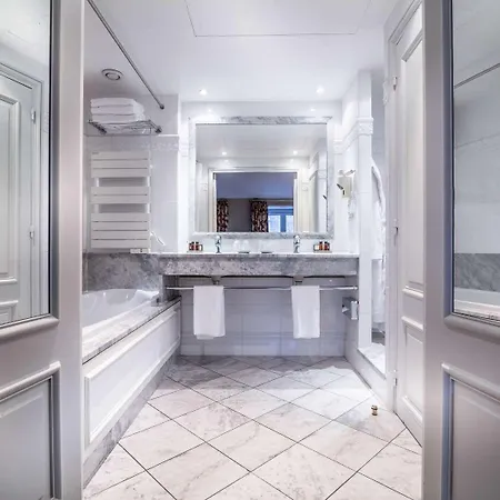 Otel Le Lavoisier &