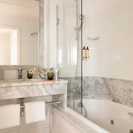 Otel Le Lavoisier &