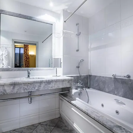 Hotel Le Lavoisier &
