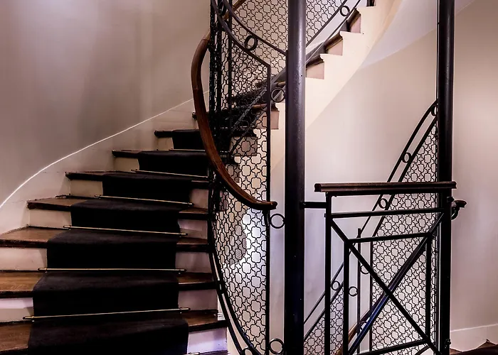 Otel Le Lavoisier & 4*