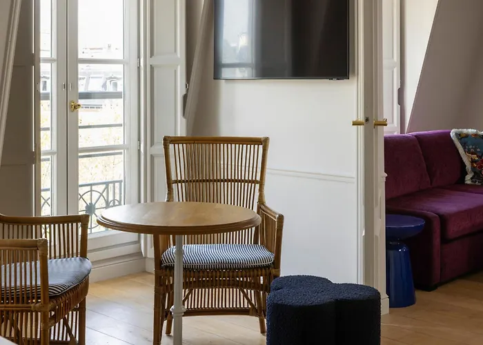 Otel Le Lavoisier & 4*